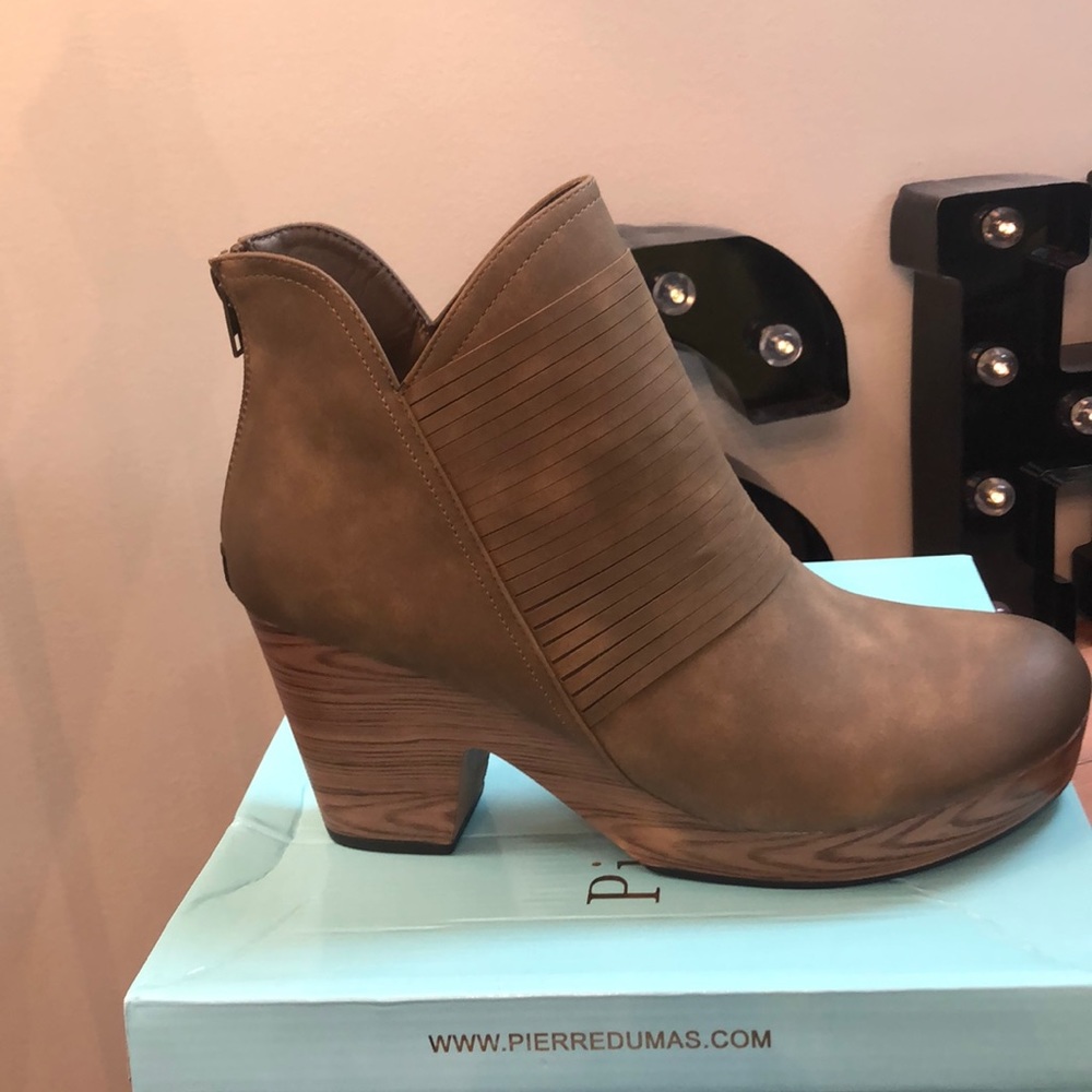 Pierre Dumas taupe boots